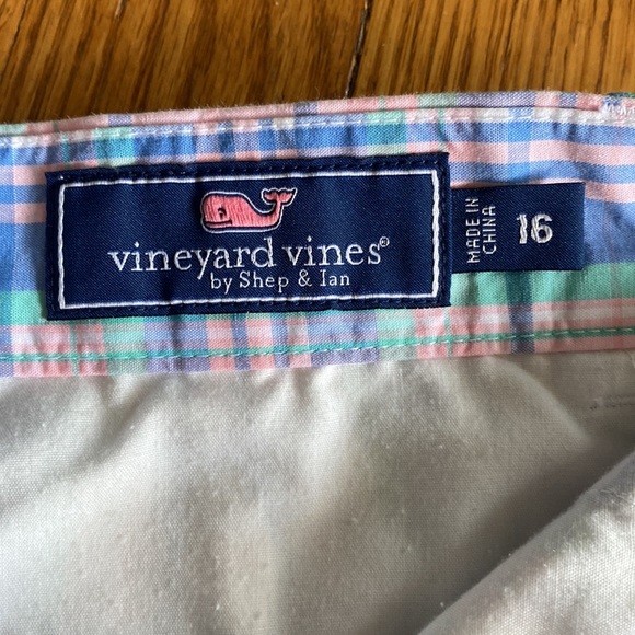 Girl’s plaid vineyard vines Bermuda shorts - Picture 3 of 4